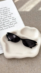 The Rae Sunglasses Black Black
