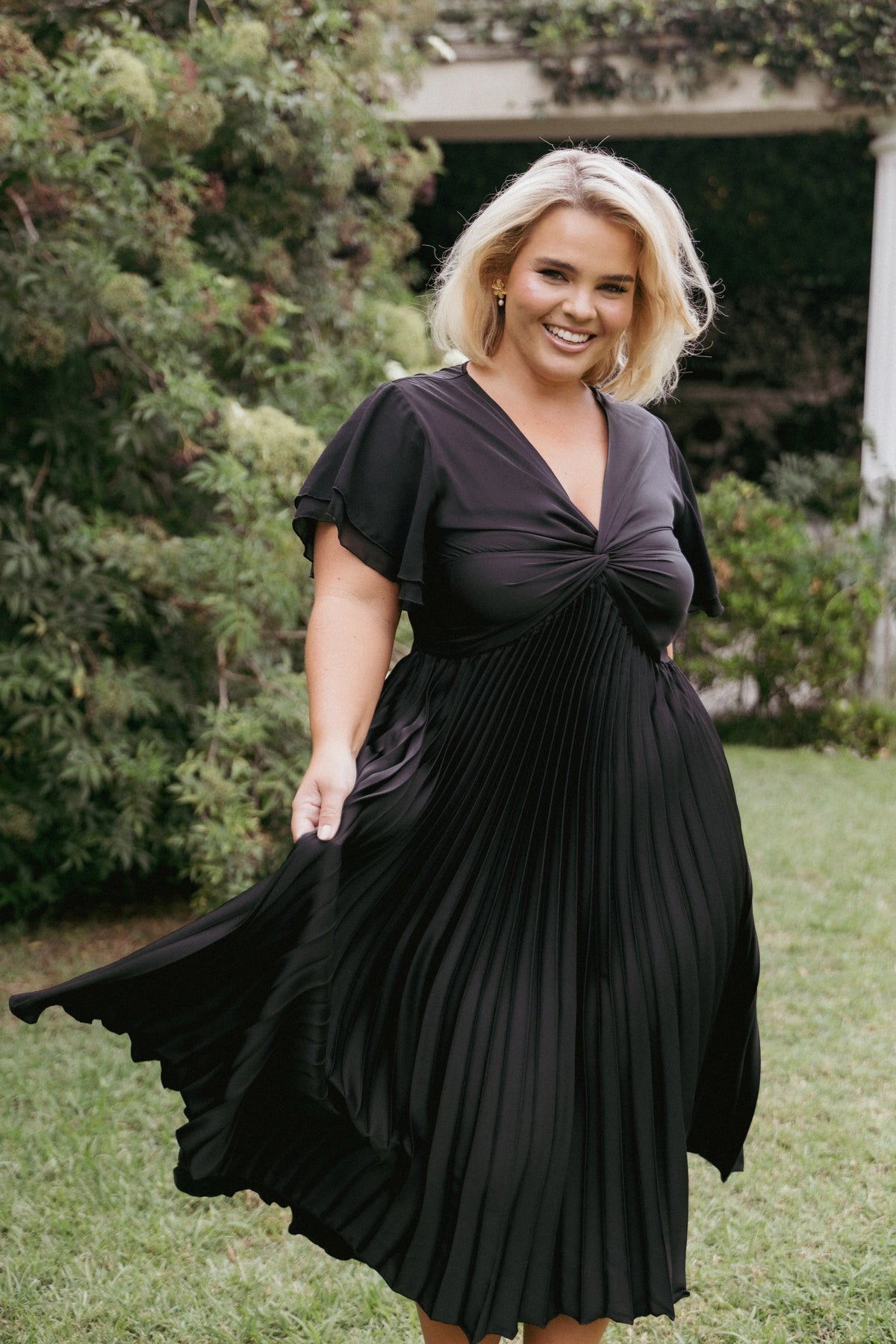 Nova Flutter Sleeve Midi Dress Black