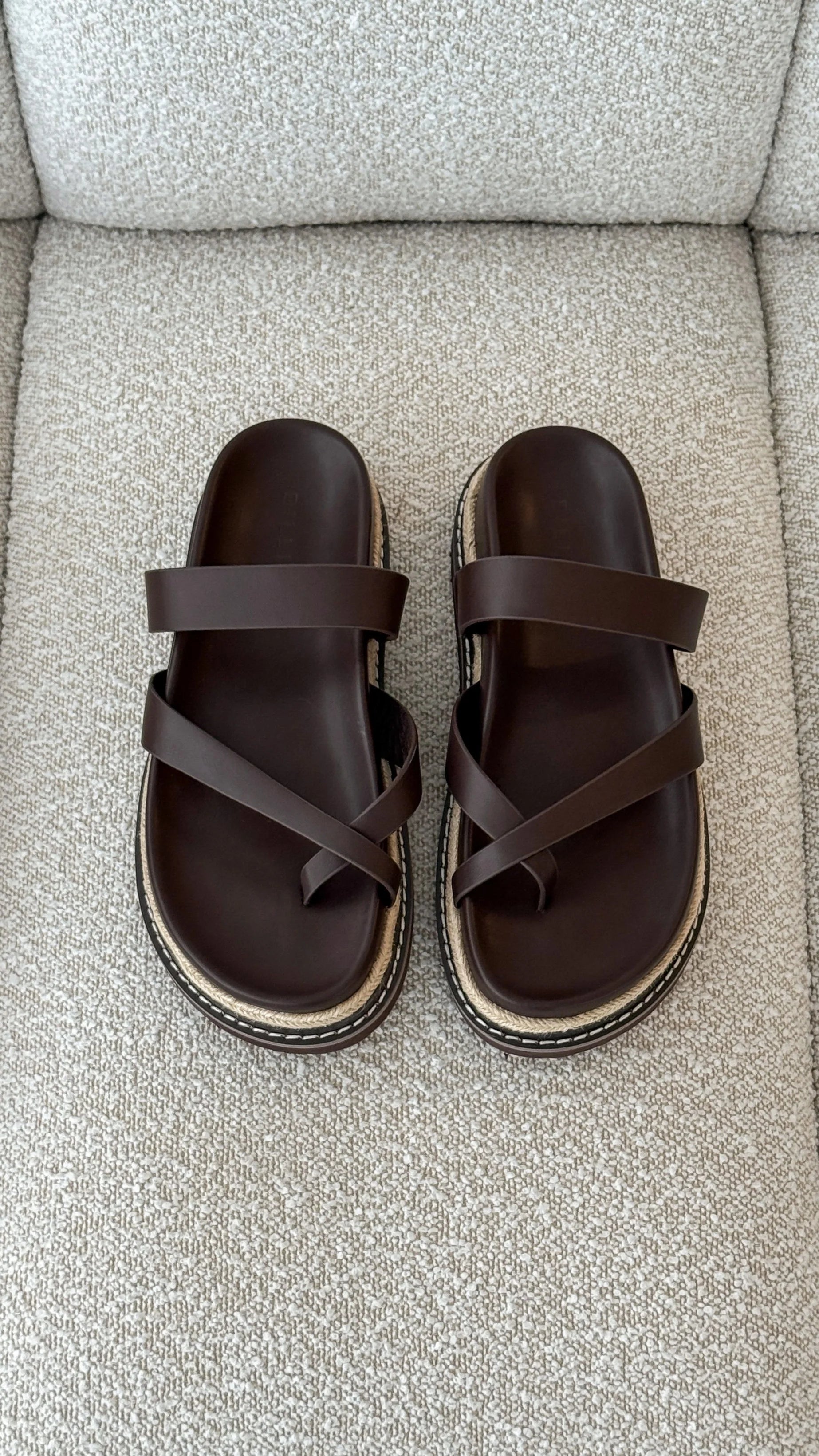 Amia Slide Chocolate