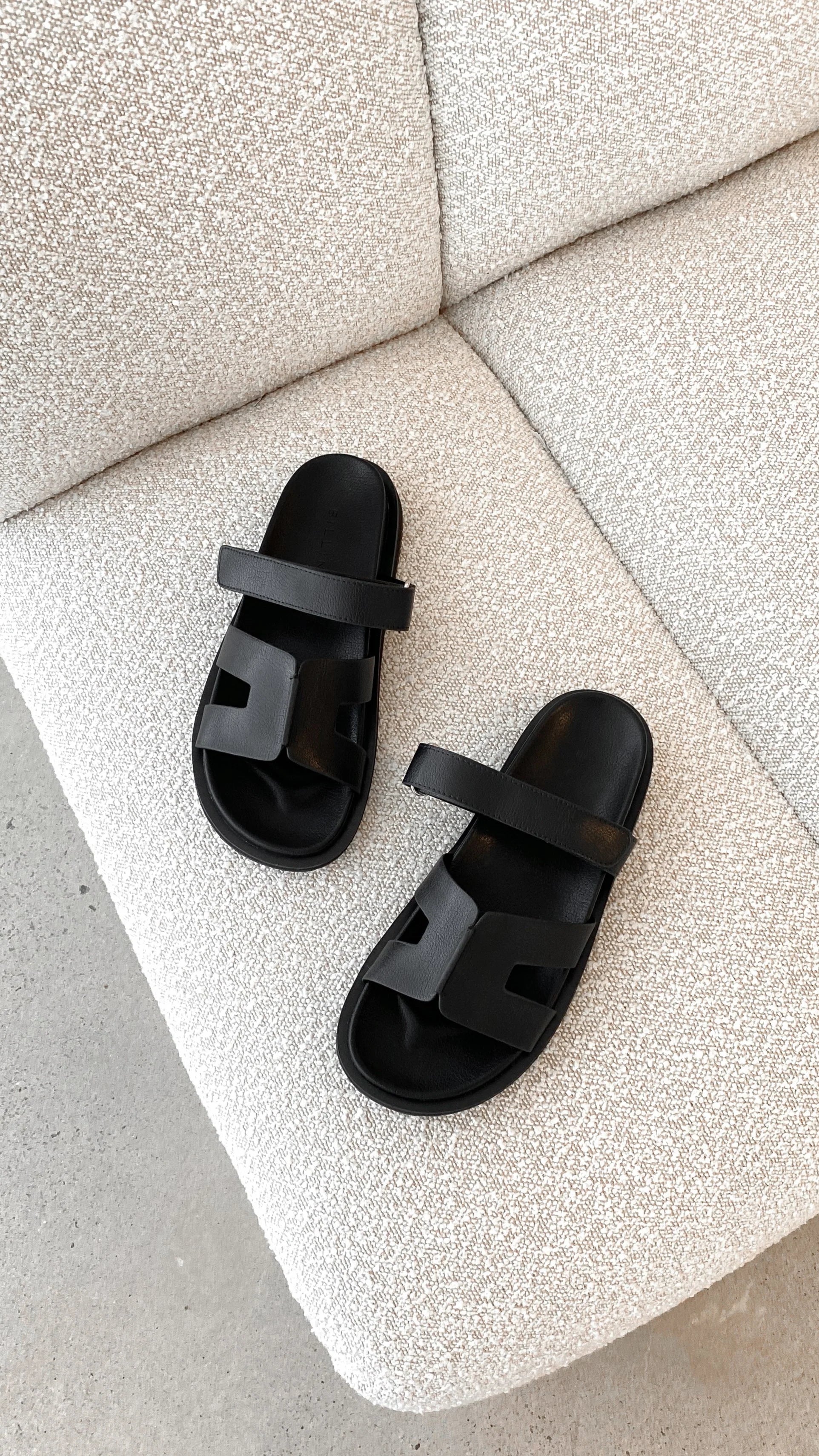 Theon Slides Black