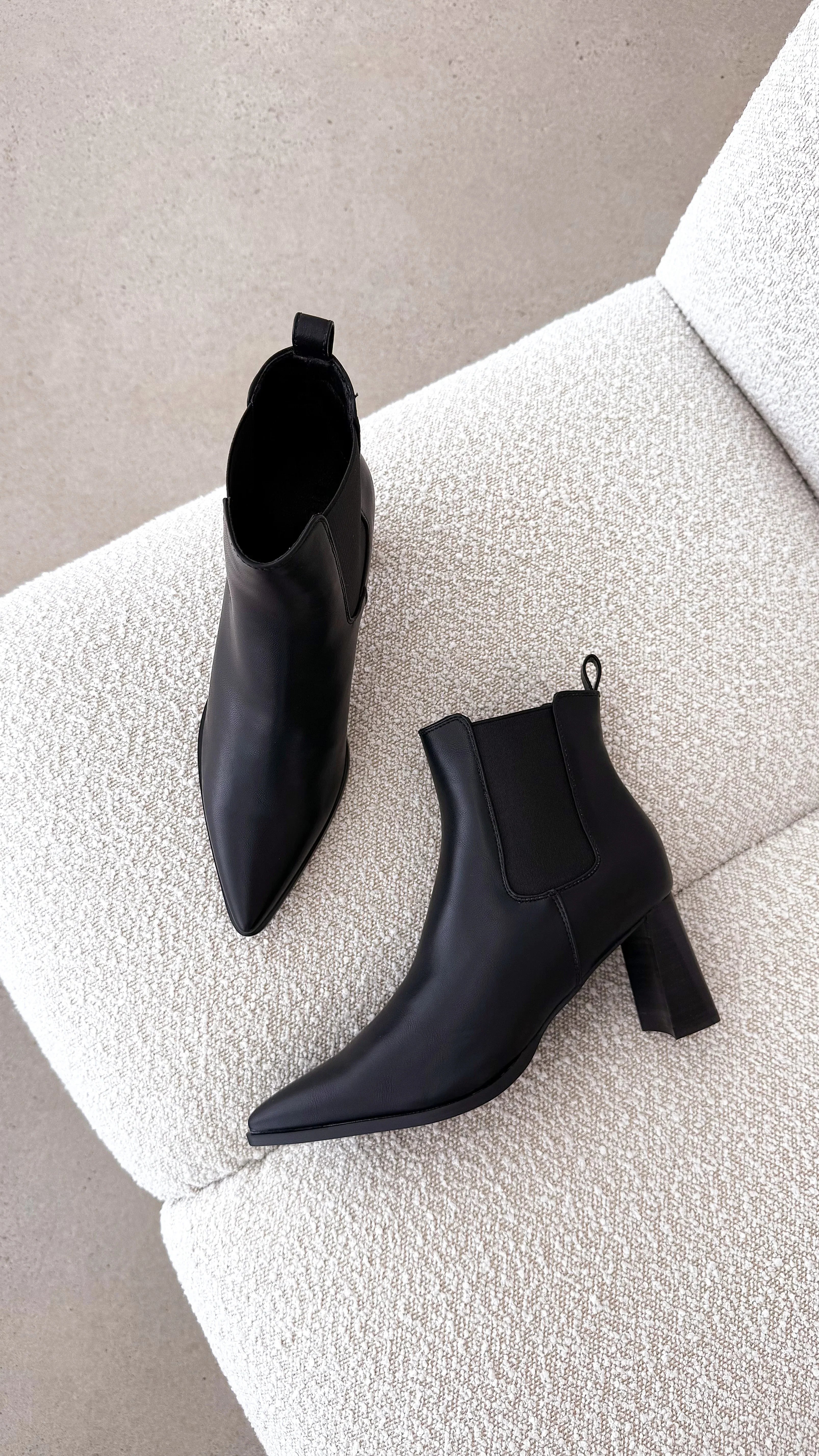 Umiko Boots Black