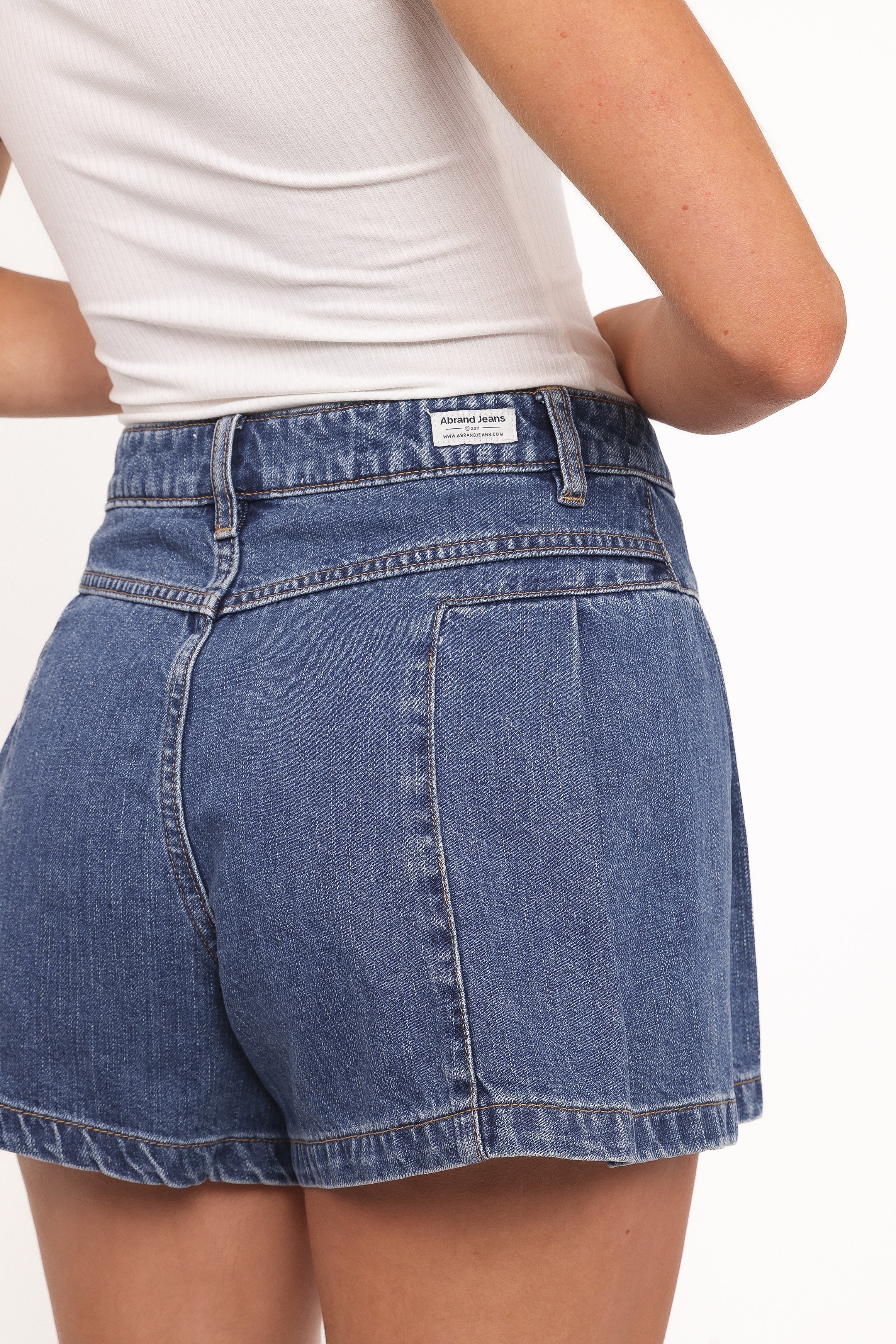 Abrand 94 Pleated Short Bella