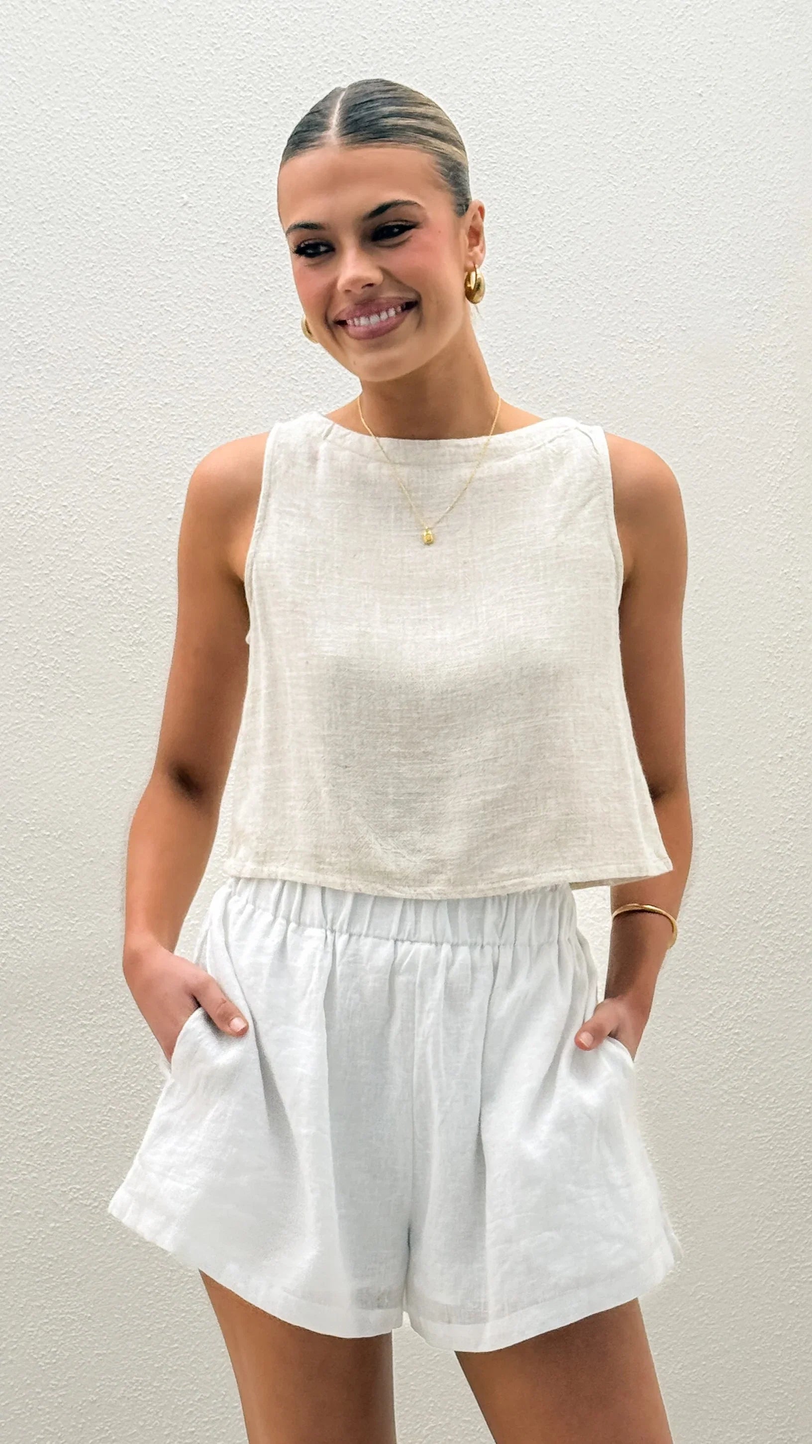 Leila Shorts White