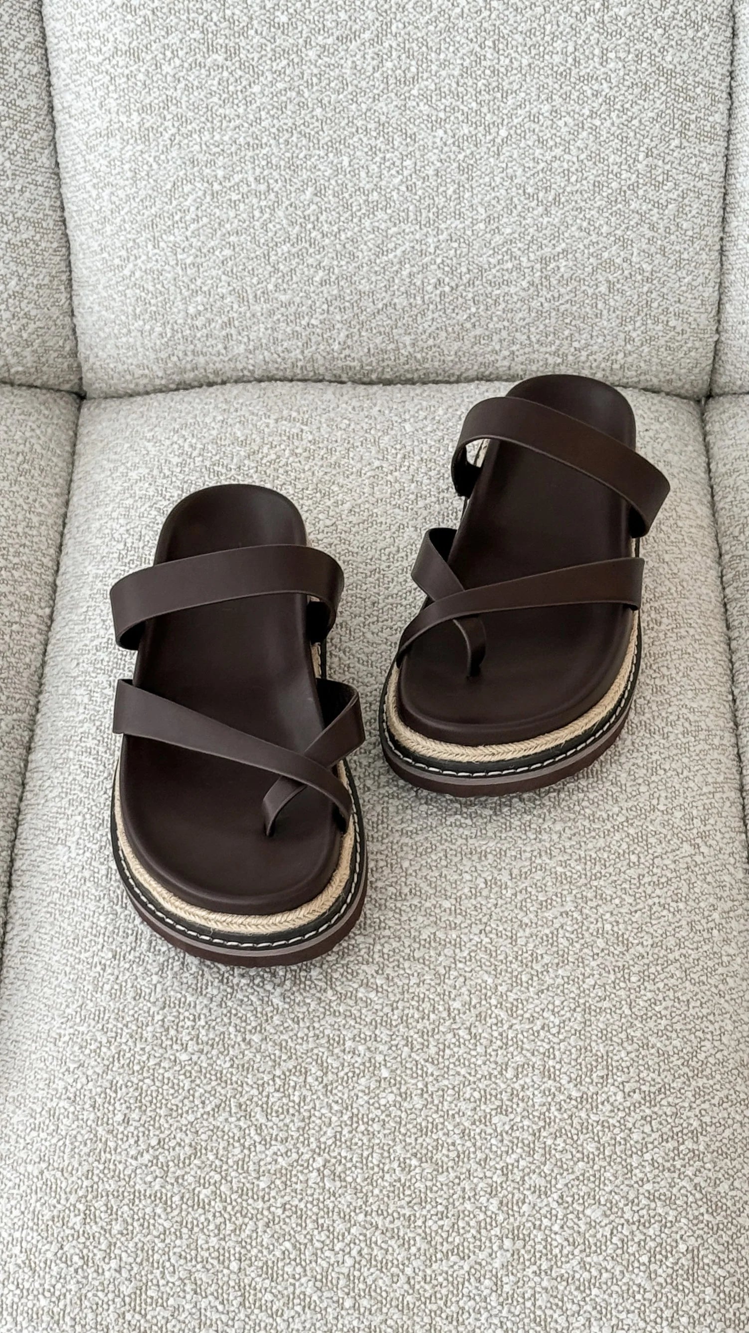 Amia Slide Chocolate