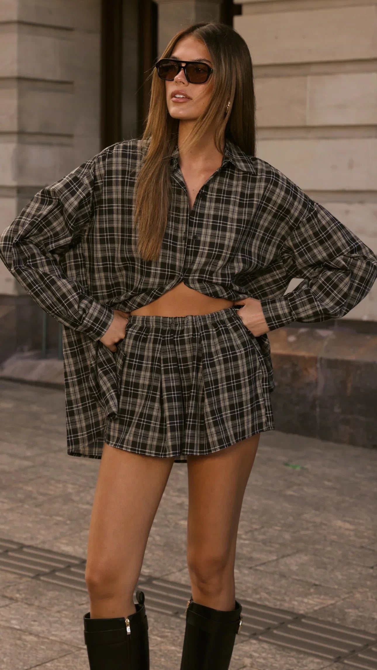 Arli Shorts Black Beige Plaid