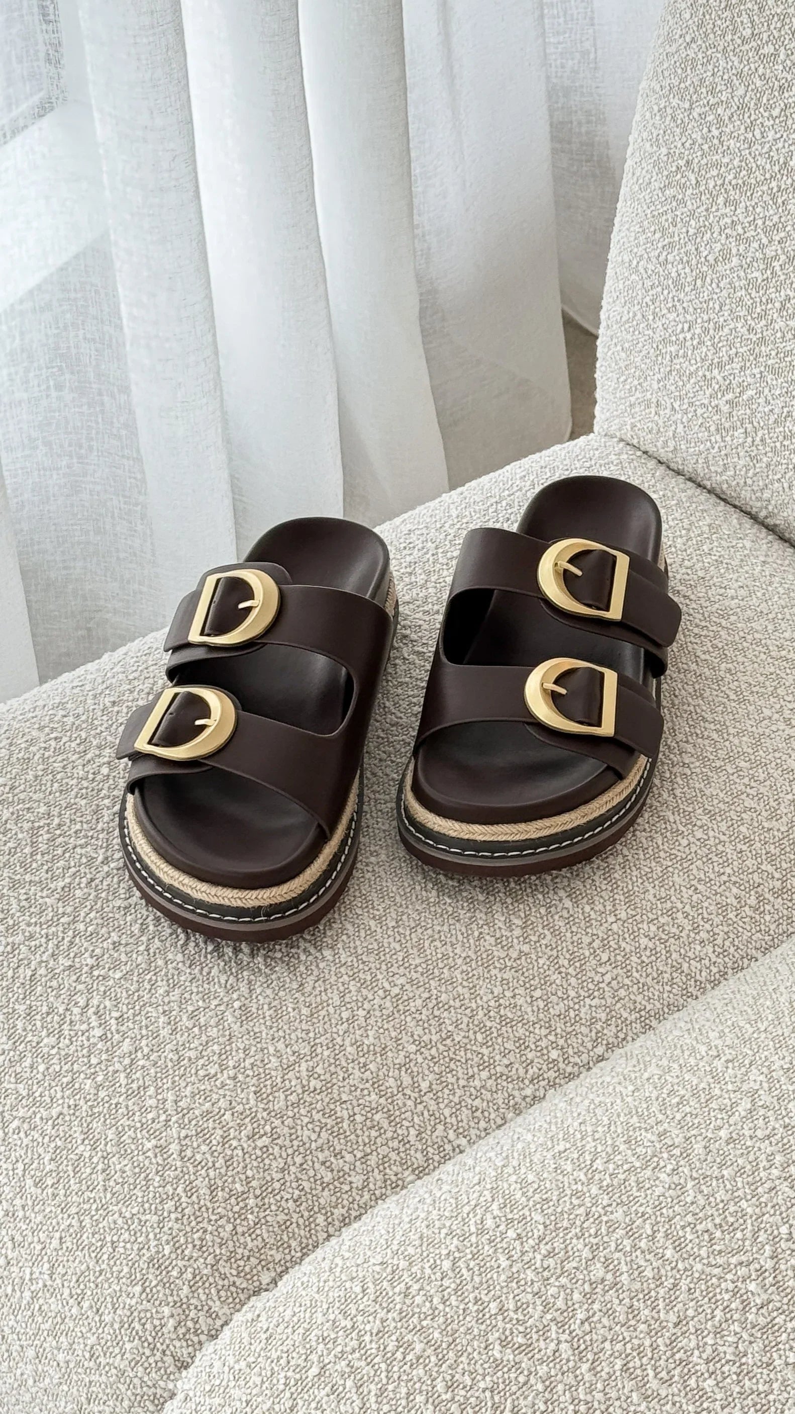 Anora Slide Chocolate