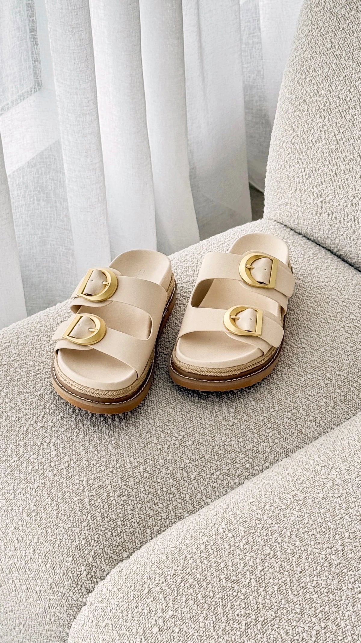 Anora Slide Bone