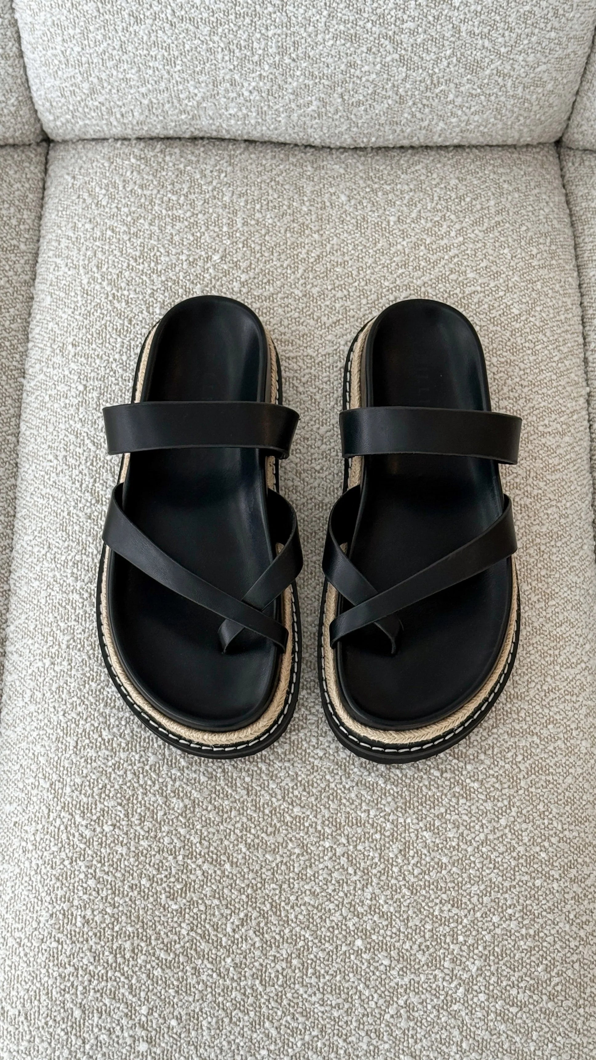 Amia Slide Black