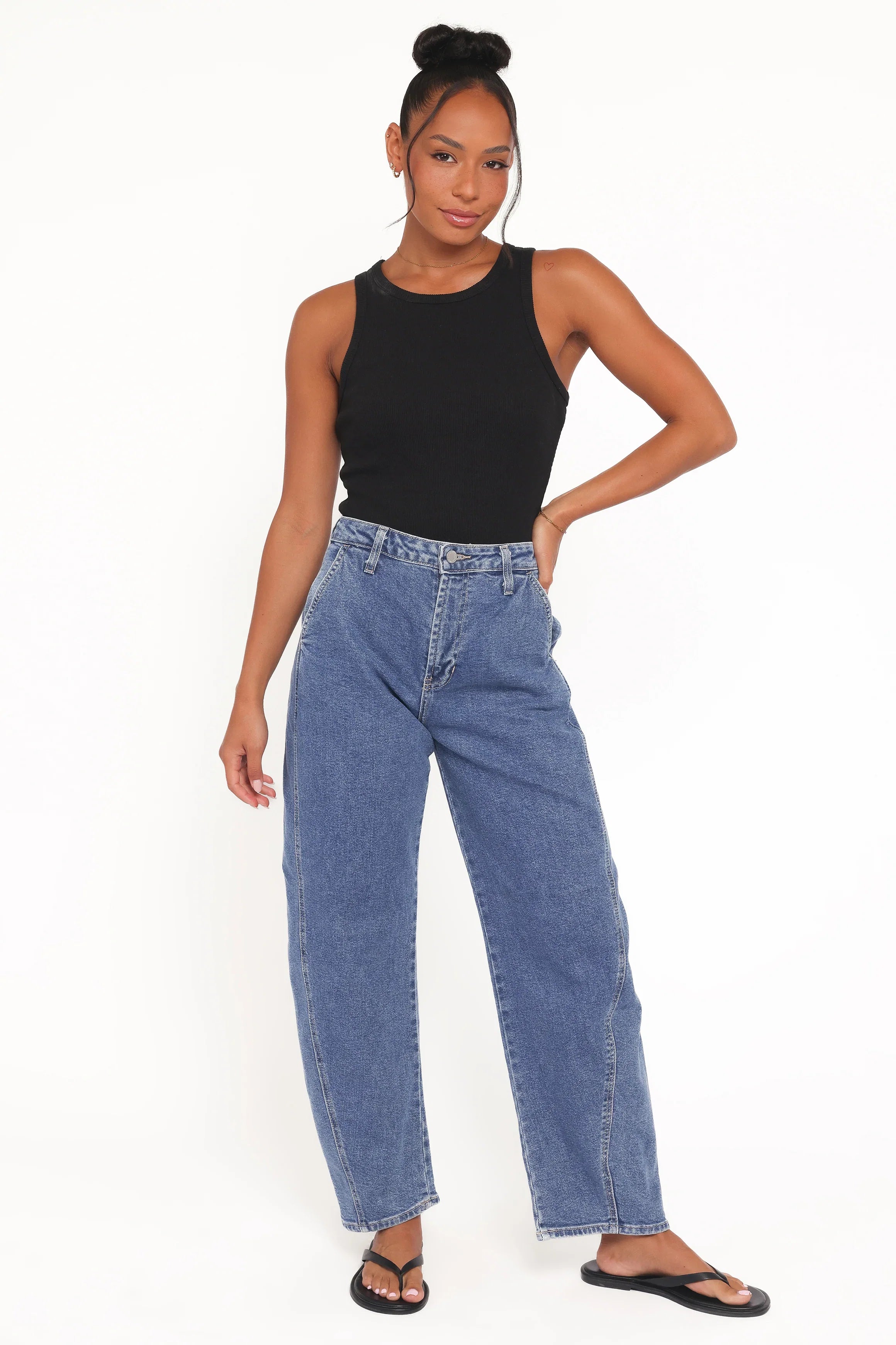 Cosima Stretch Arc Barrel Jean Medium Wash
