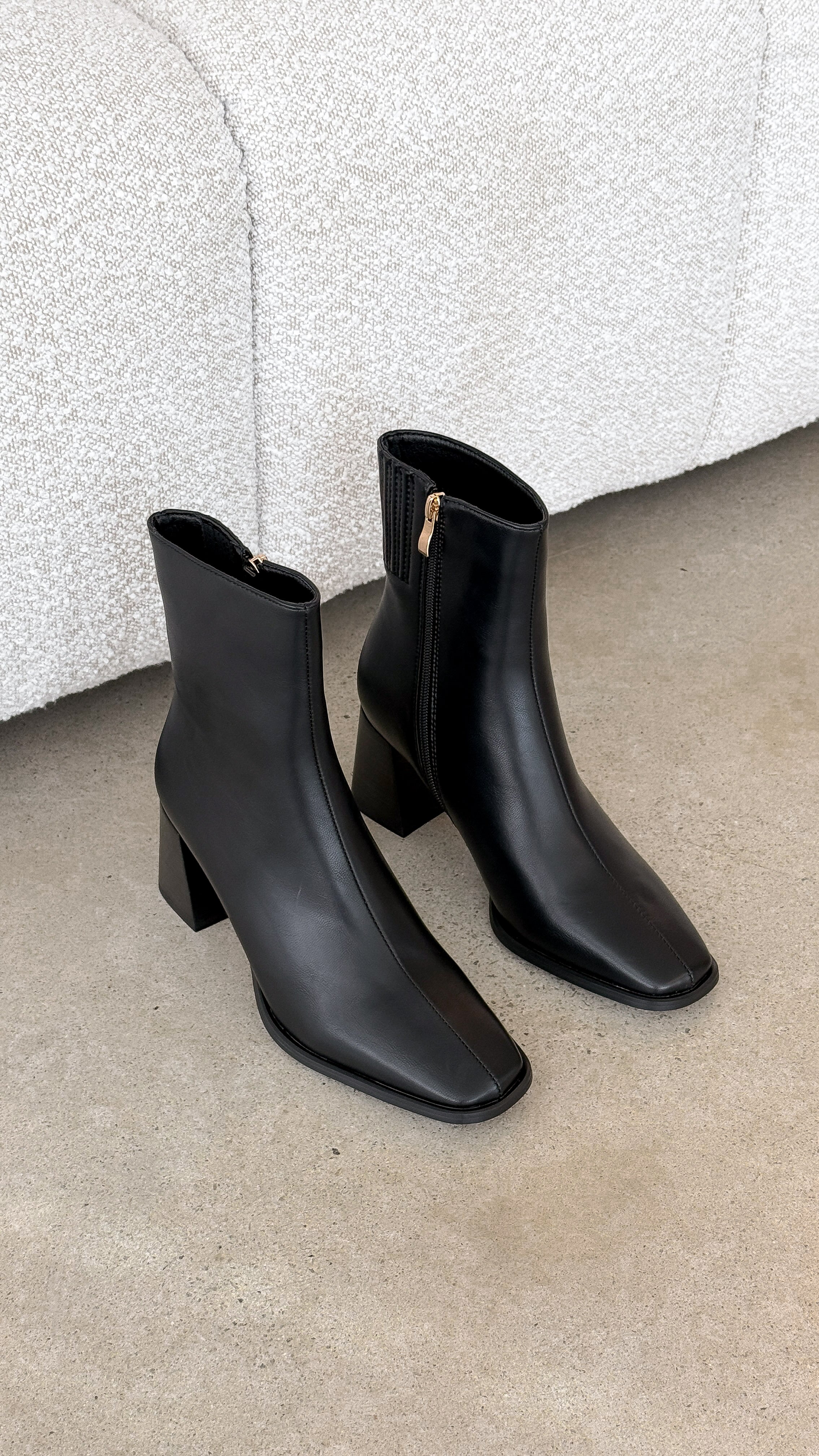 Alania Boots Black