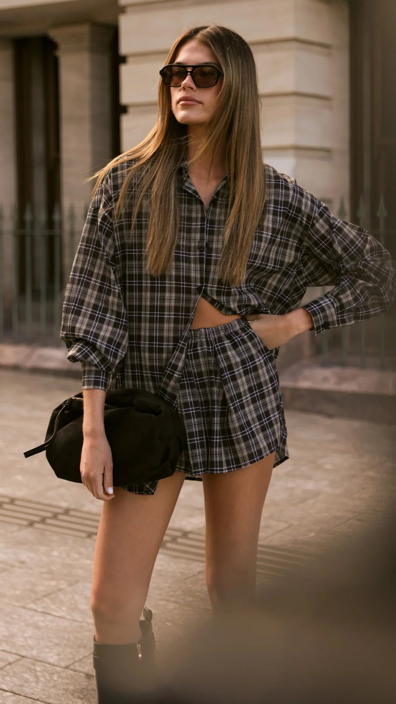 Arli Shorts Black Beige Plaid