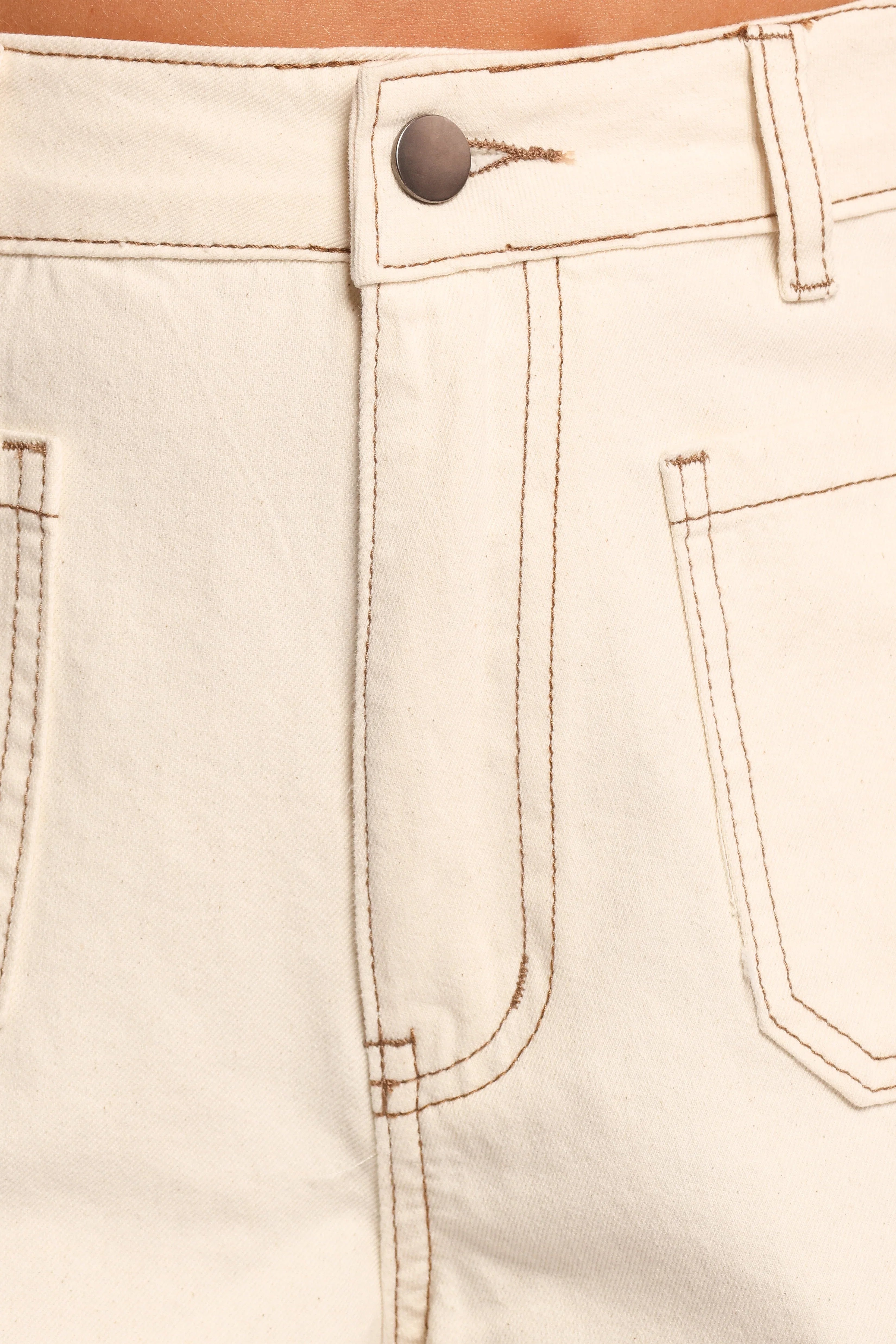 Levi Short Ecru