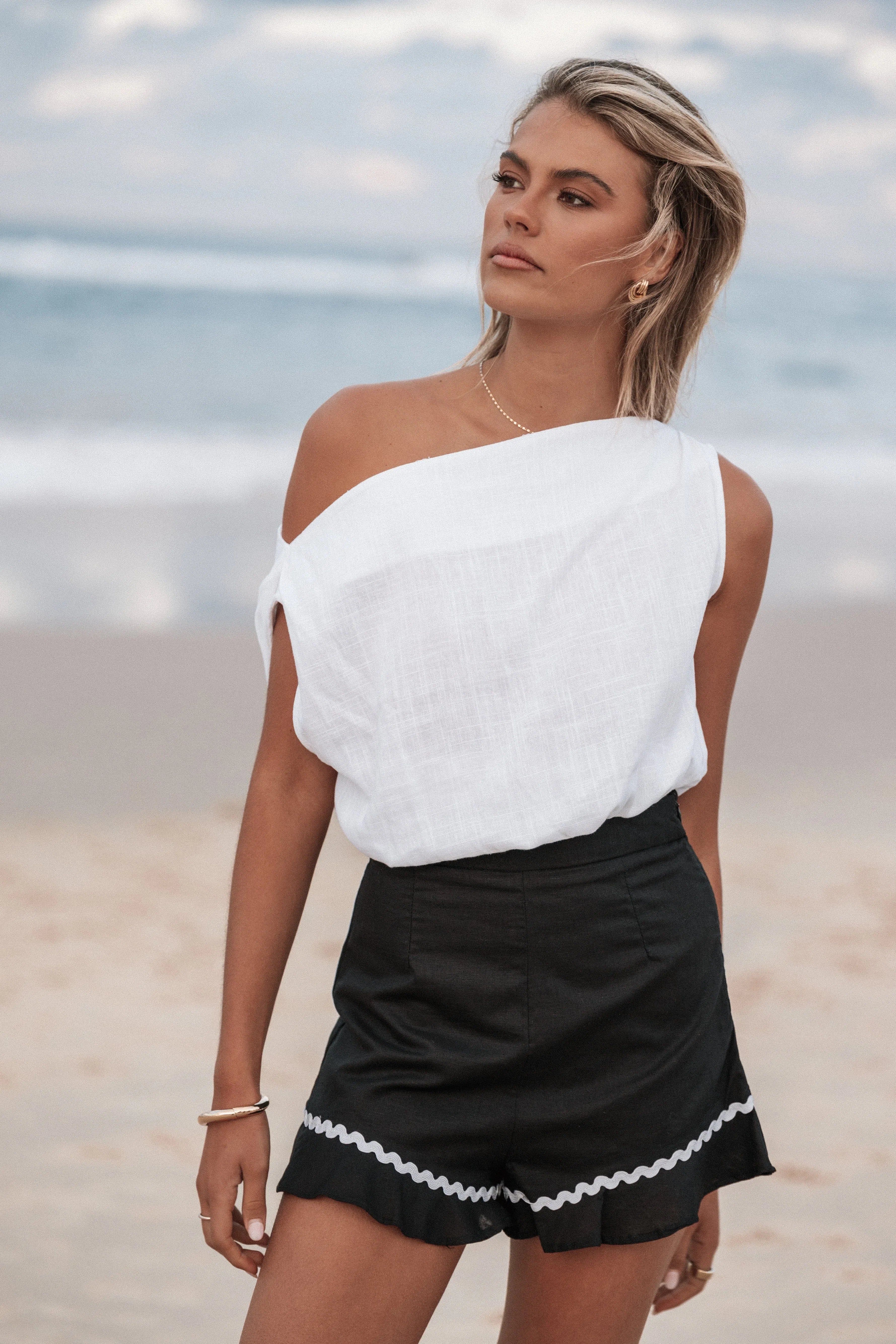 Sloane Short Black White