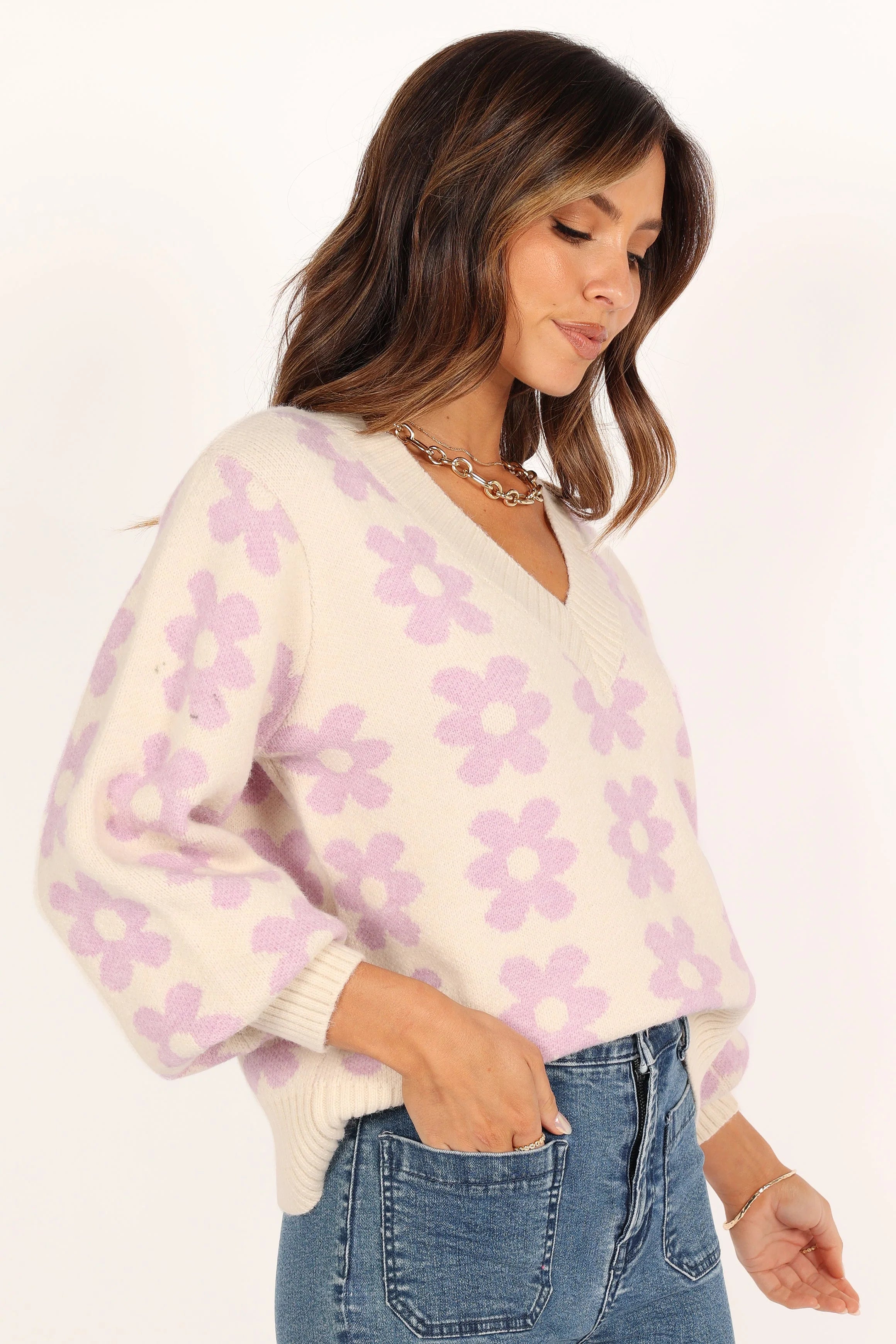 Remi Vneck Flower Knit Sweater Lilac
