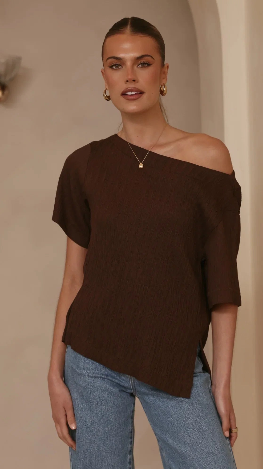 Aziel Off Shoulder Tee Chocolate
