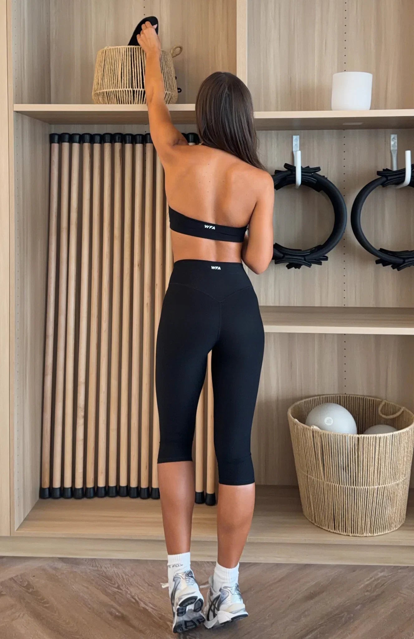 Powerhouse Capri Black
