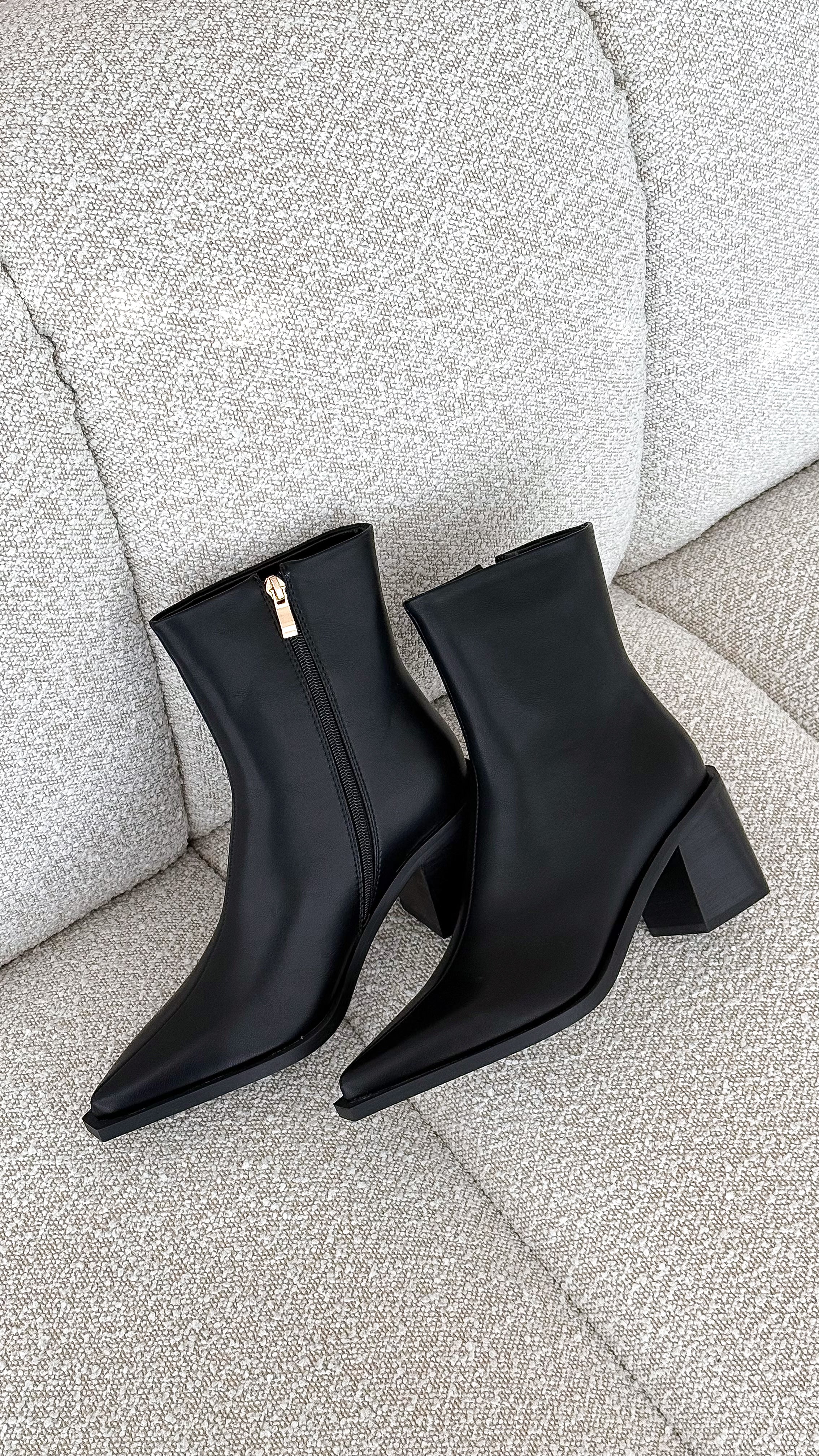 Leanora Boots Black