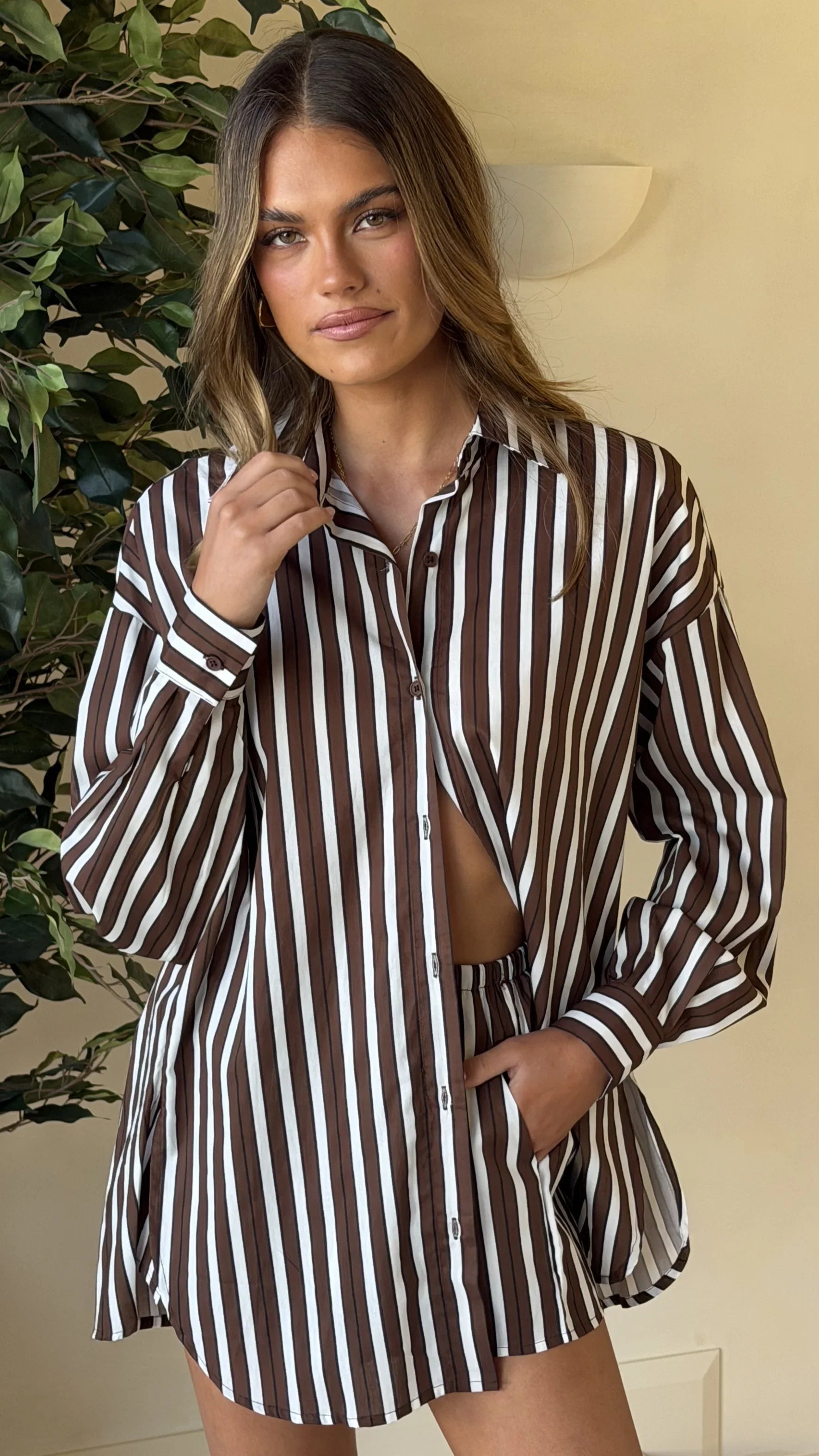 Arli Shorts Brown White Stripe