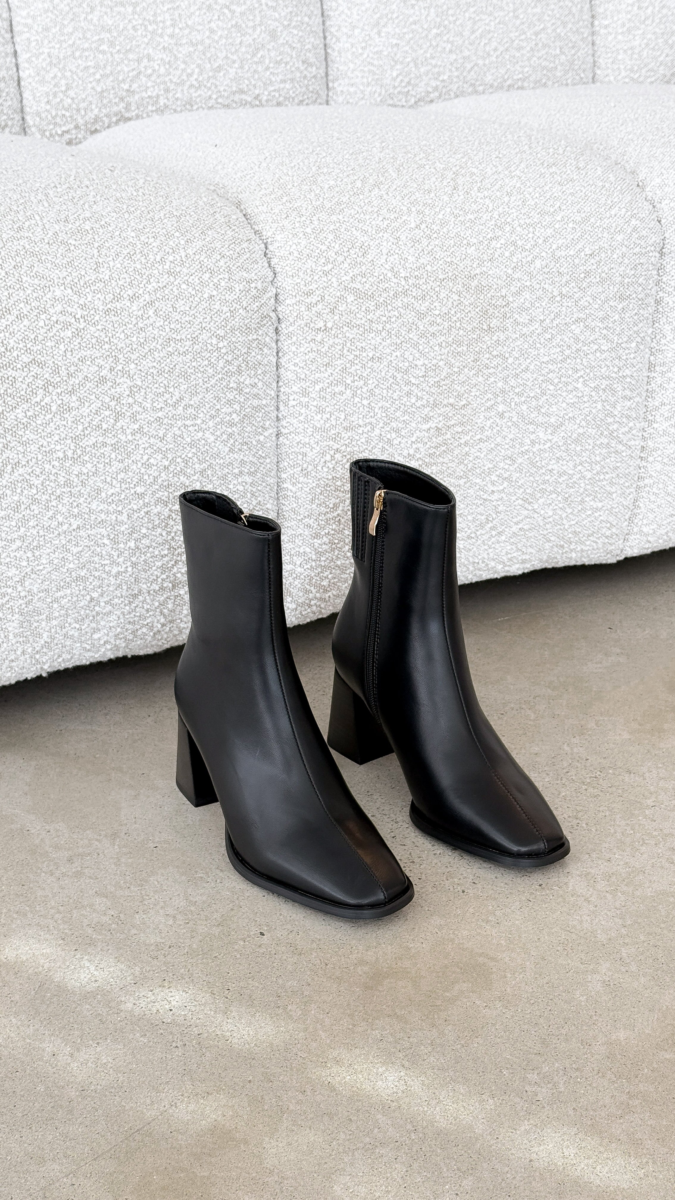 Alania Boots Black