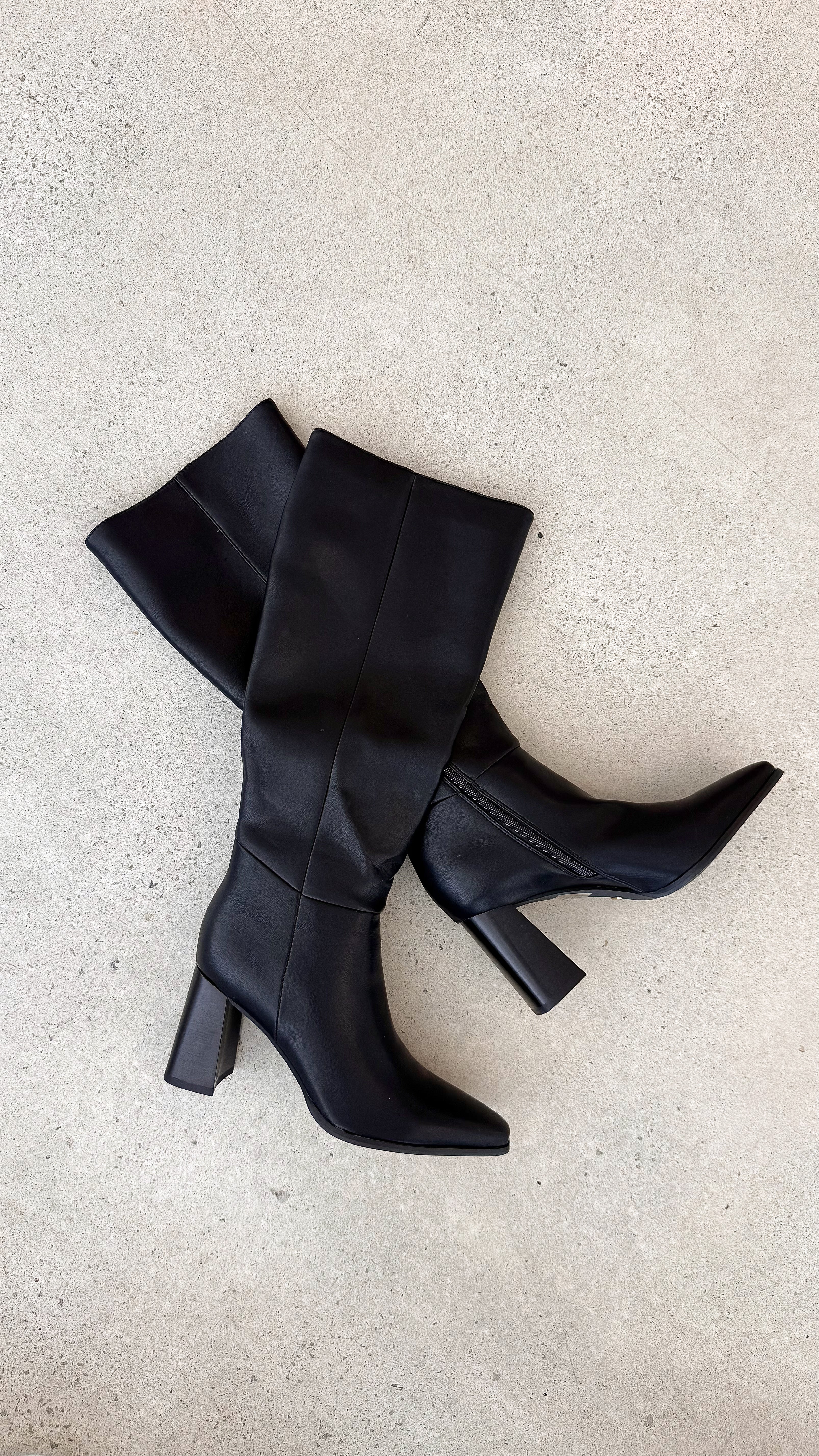 Vallia Boots Black