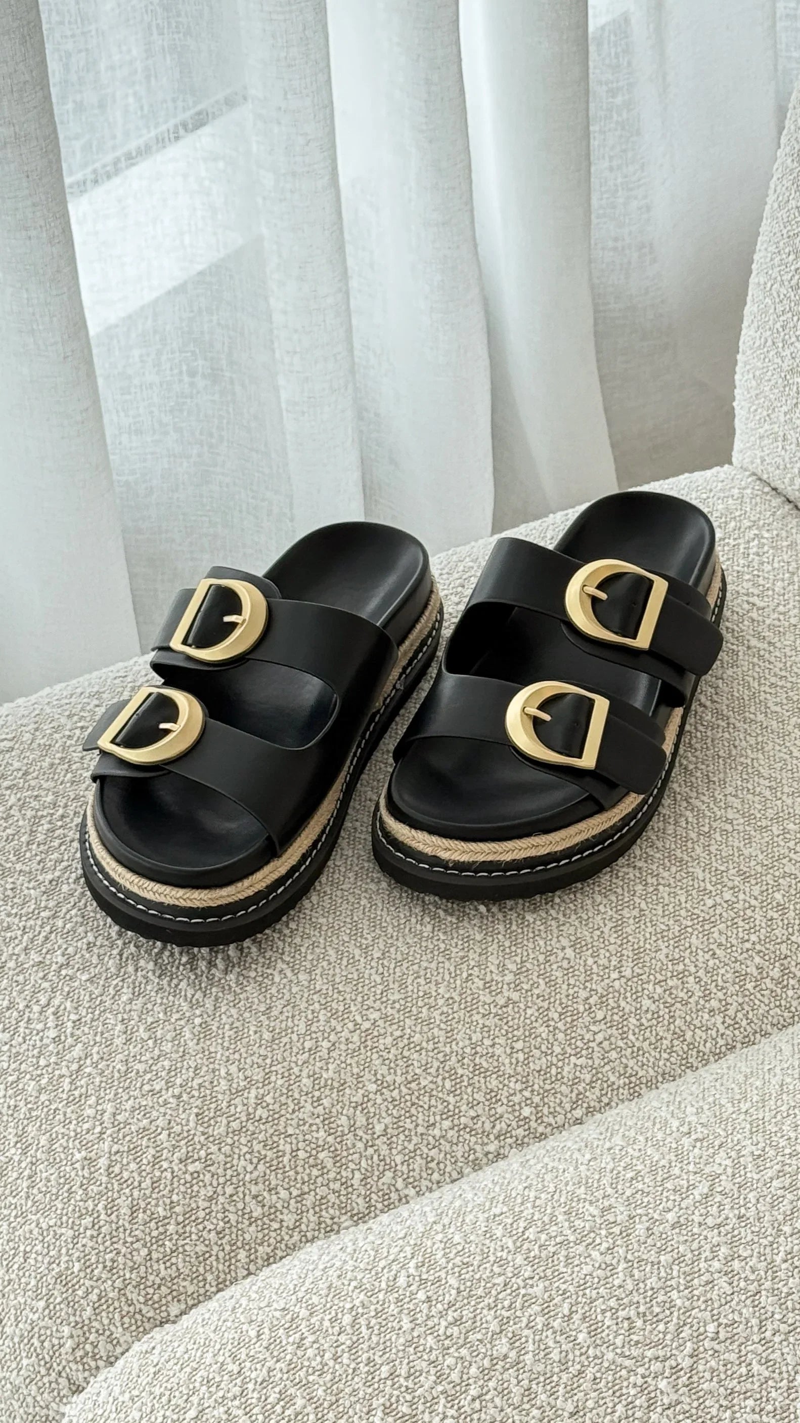 Anora Slide Black
