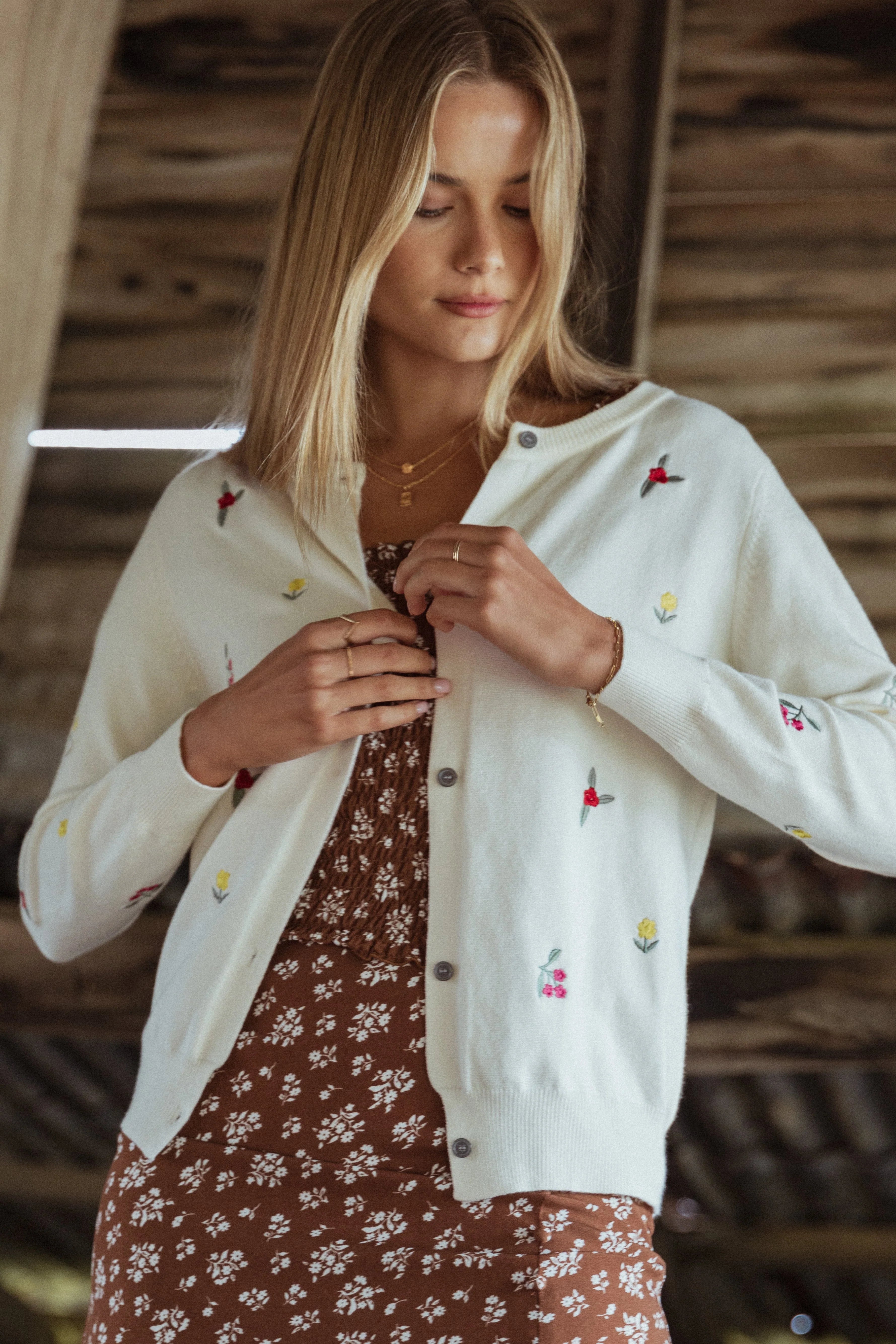 Millen Flower Embroidery Cardigan Cream