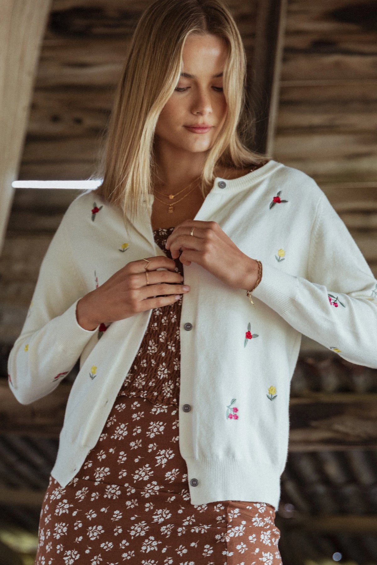 Millen Flower Embroidery Cardigan Cream