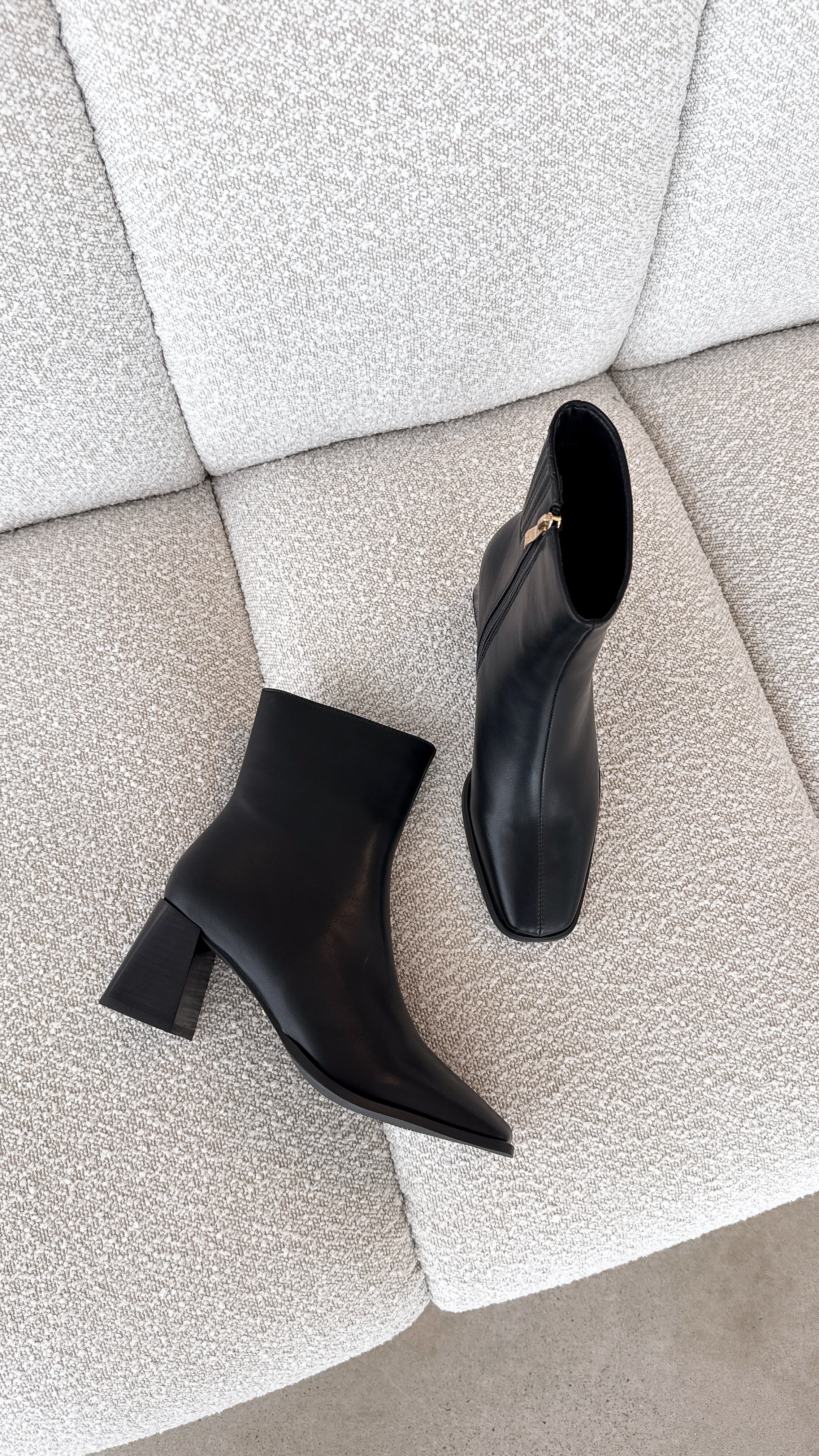 Alania Boots Black