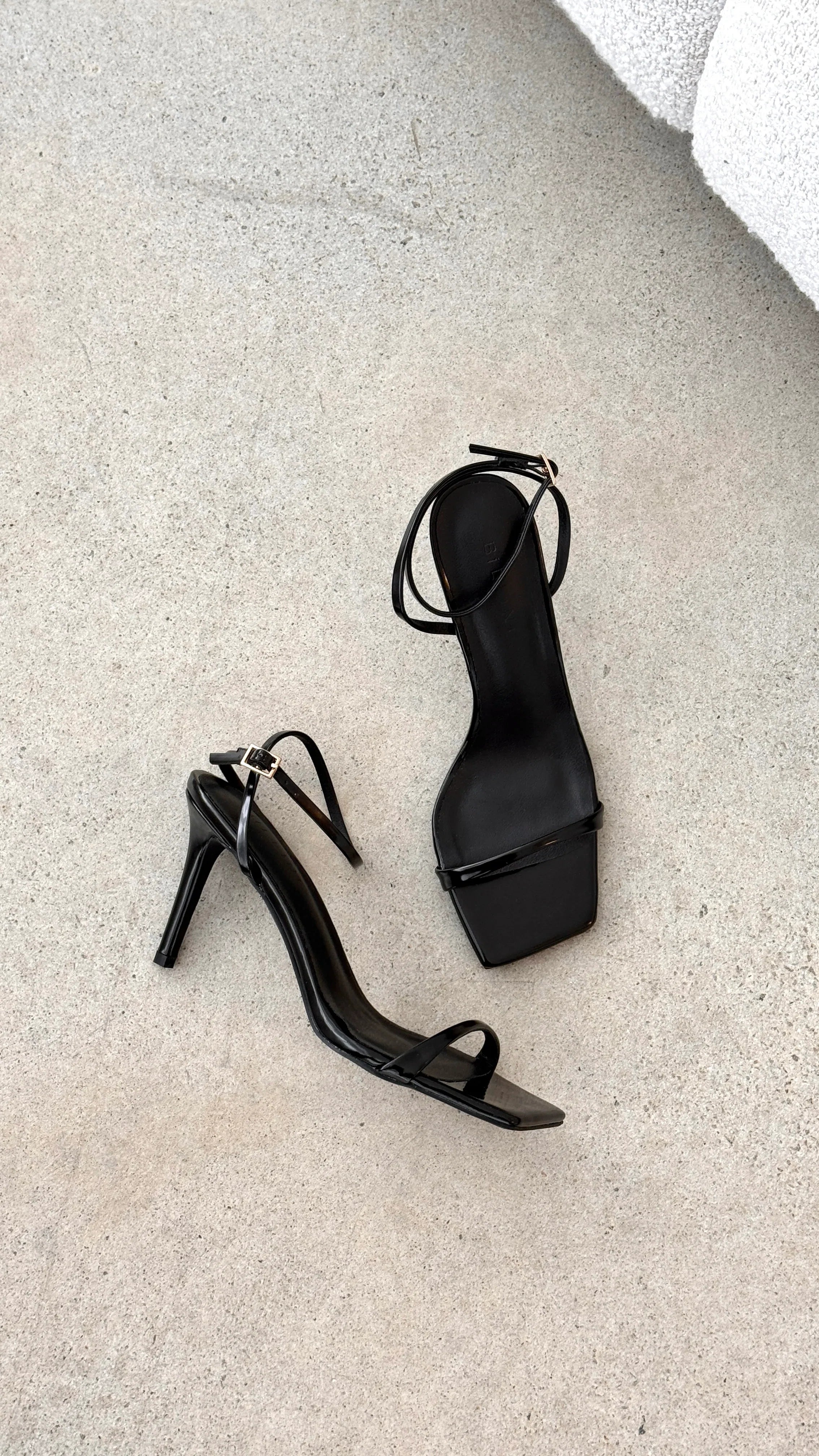 Umaira Heel Black Shine