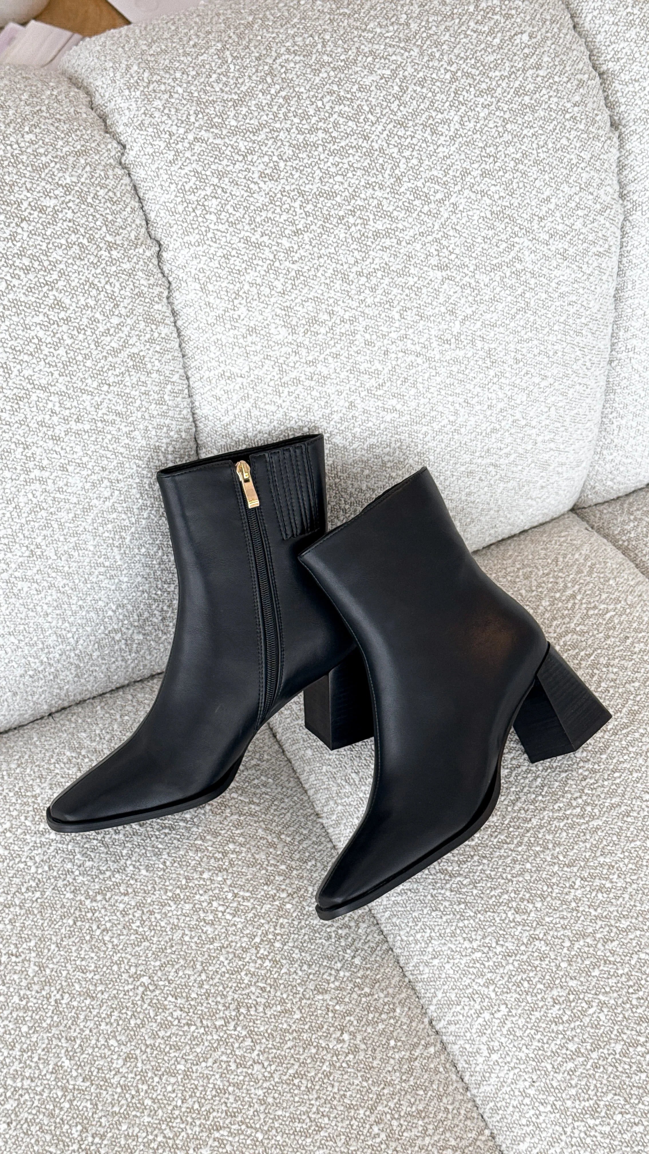 Alania Boots Black