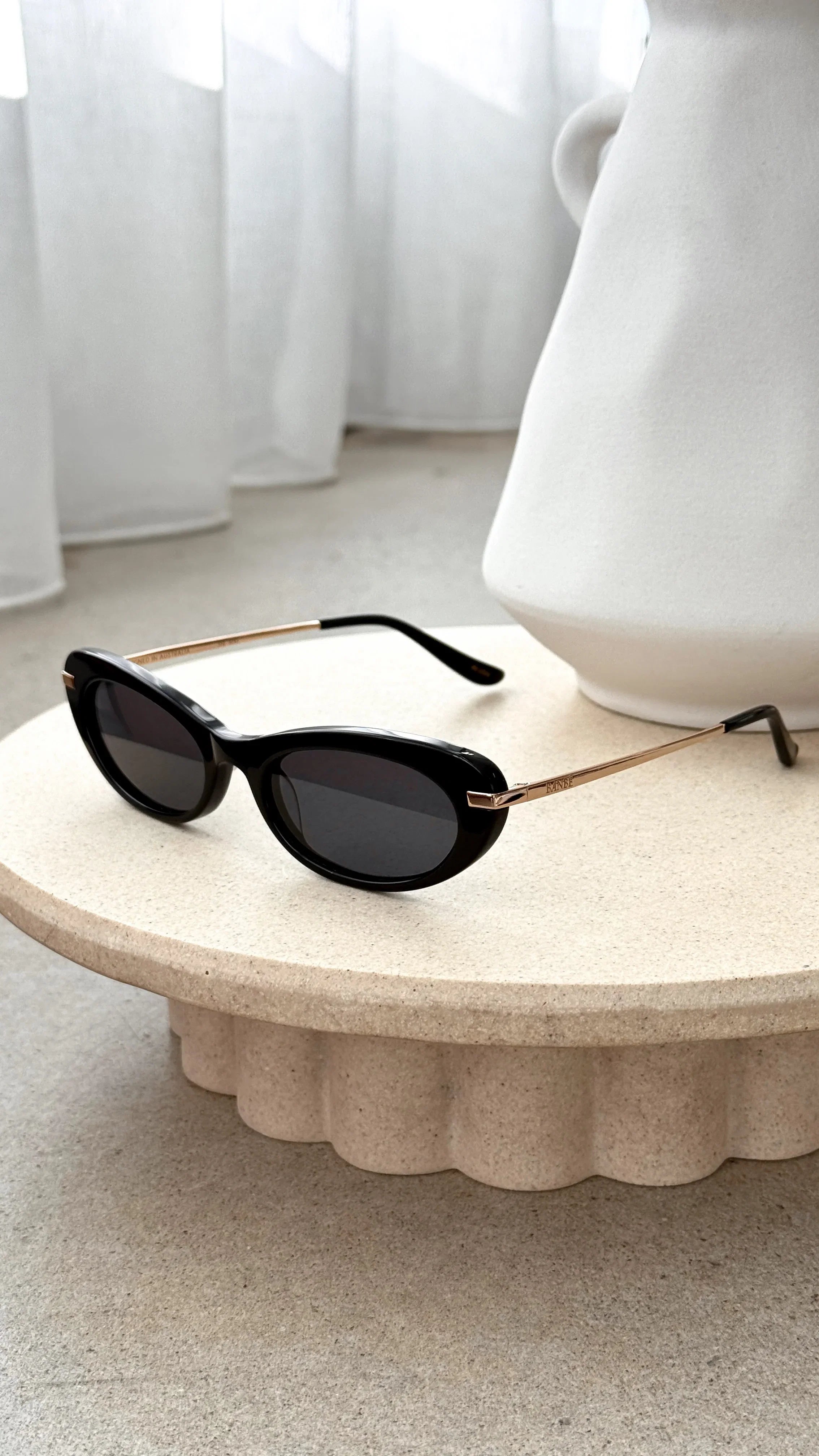 The Rae Sunglasses Black Black