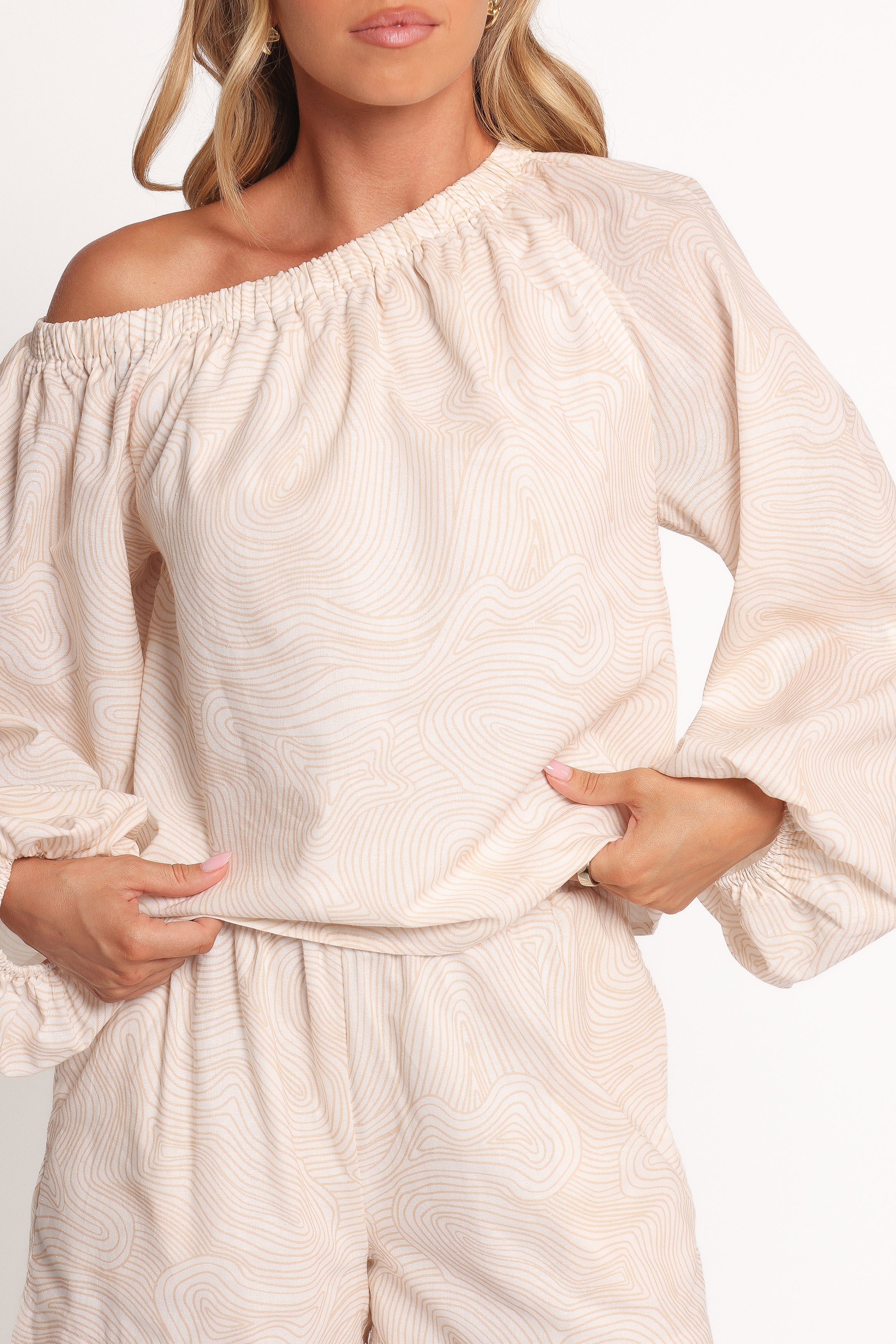 Zion Off Shoulder Long Sleeve Top Tan Swirl