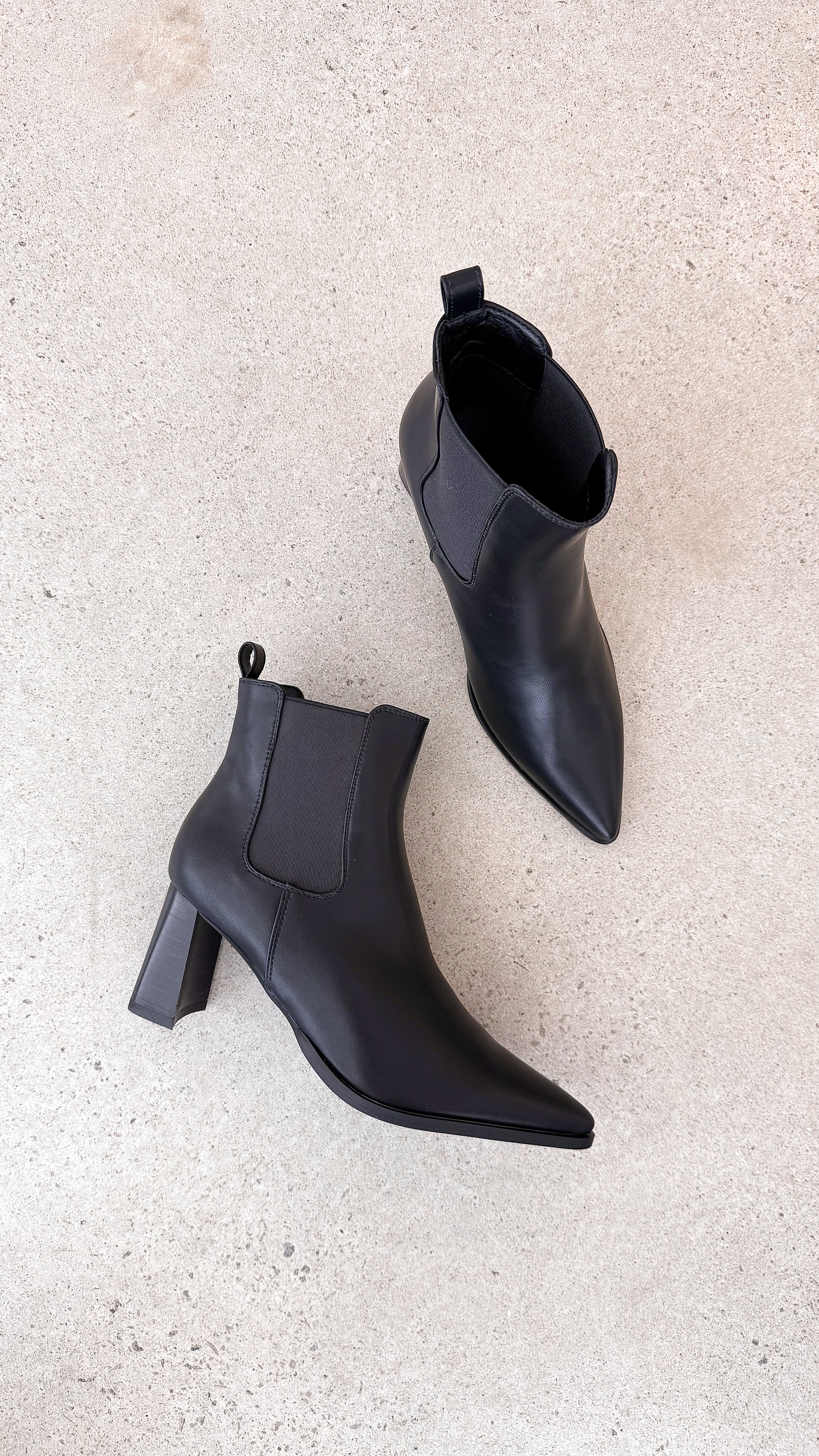 Umiko Boots Black