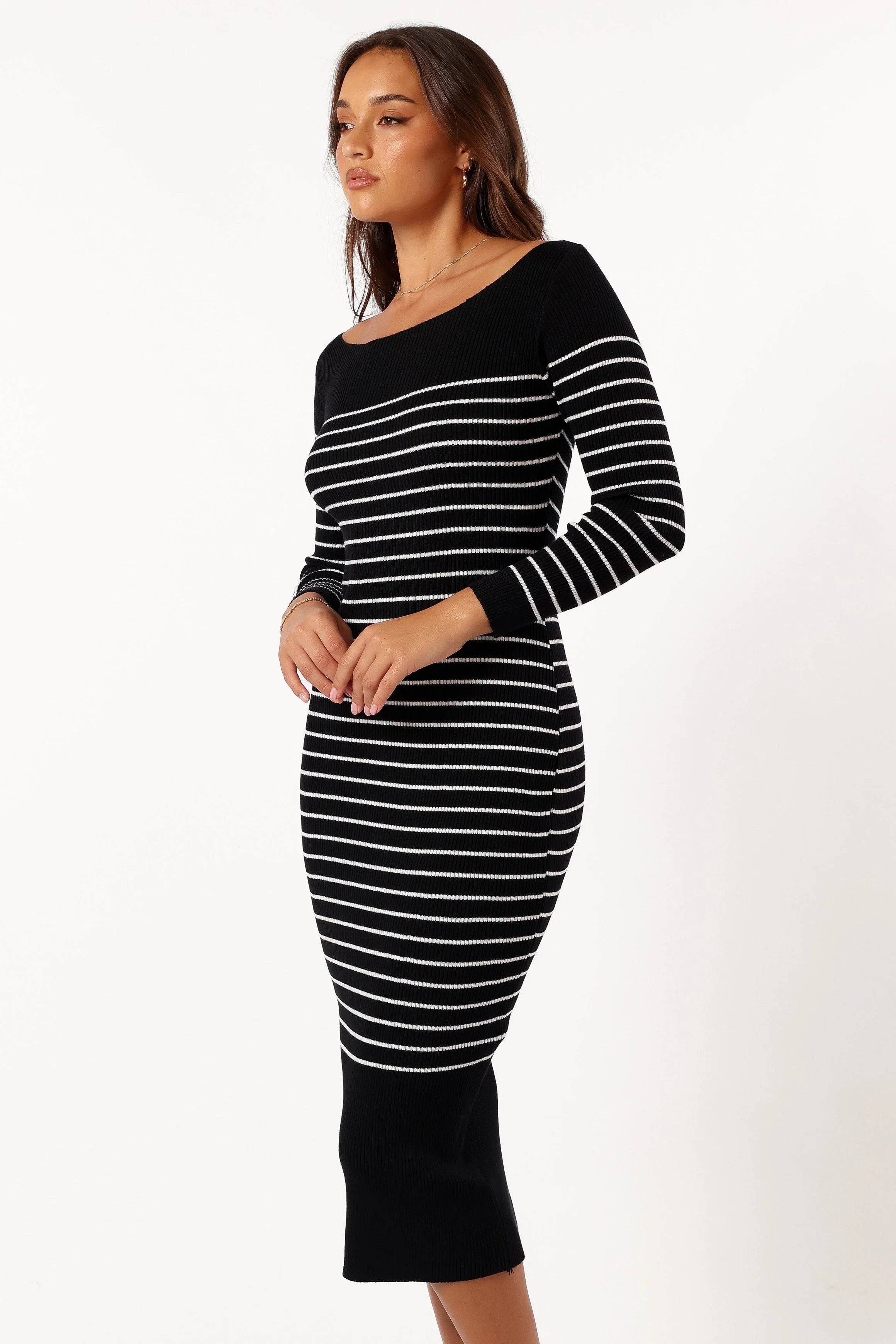 Baxtor Off the Shoulder Midi Dress White Black