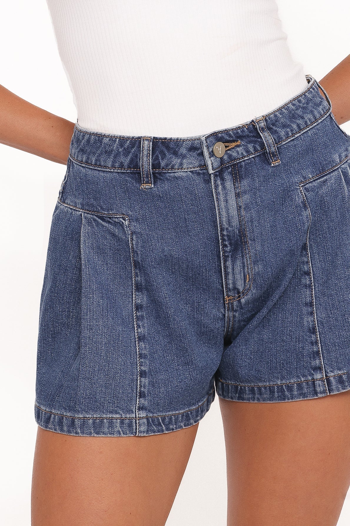 Abrand 94 Pleated Short Bella