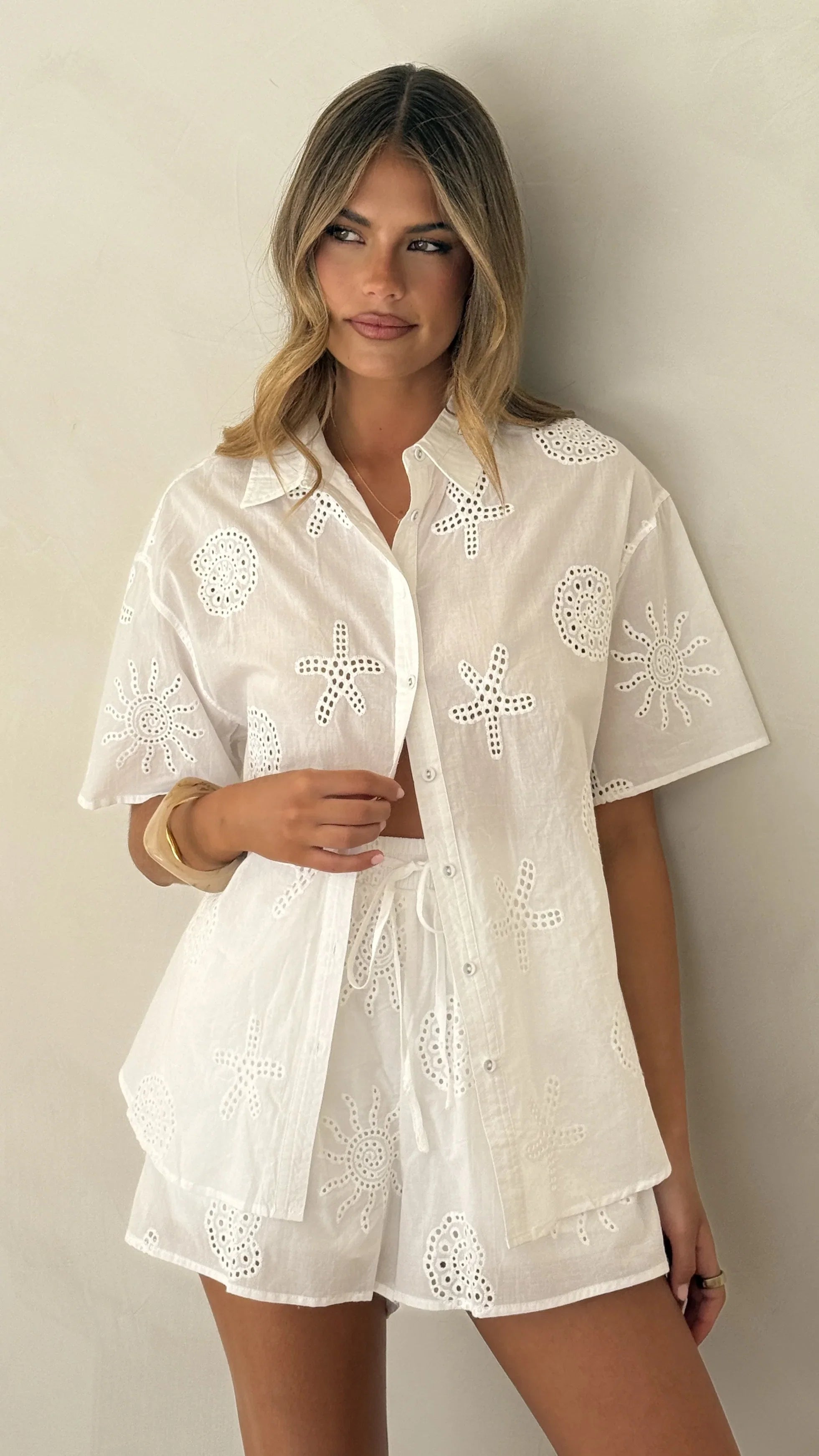 Arna Shorts White