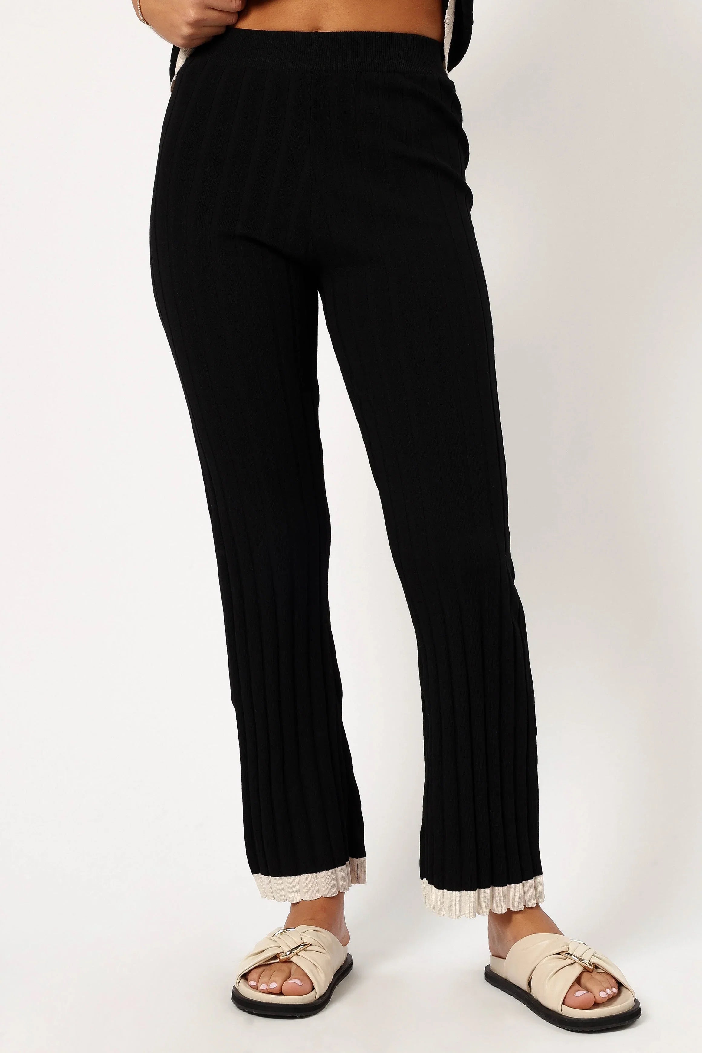 Henrie Knit Set Black Beige
