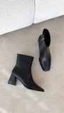 Alania Boots Black